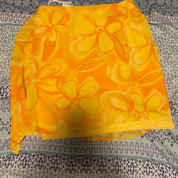 Creations Joseph Ribkoff skirt. - Picture 2 of 3